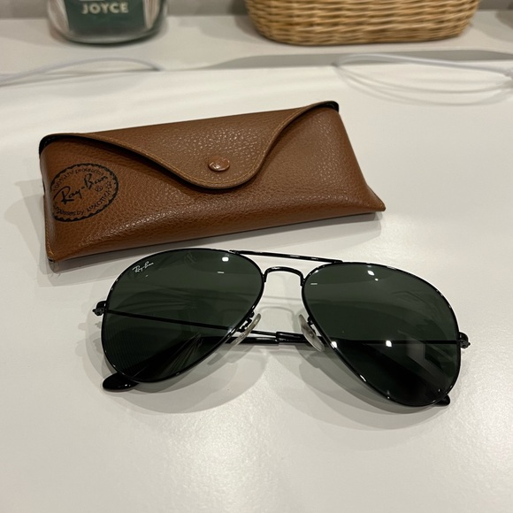 Black Aviator Ray Ban Sunglasses - Picture 1 of 6